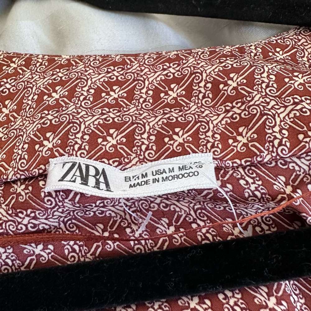 Patterned Red/rust Cardigan - Picture 3 of 3